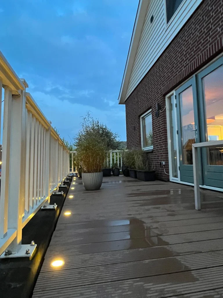 vlonder langs de woning